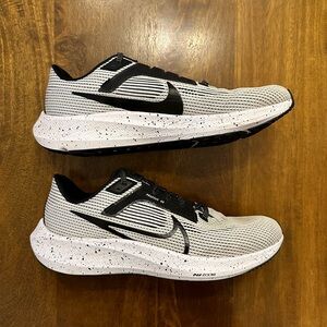 Nike Pegasus 40 - W’s Size 9B - Excellent condition!